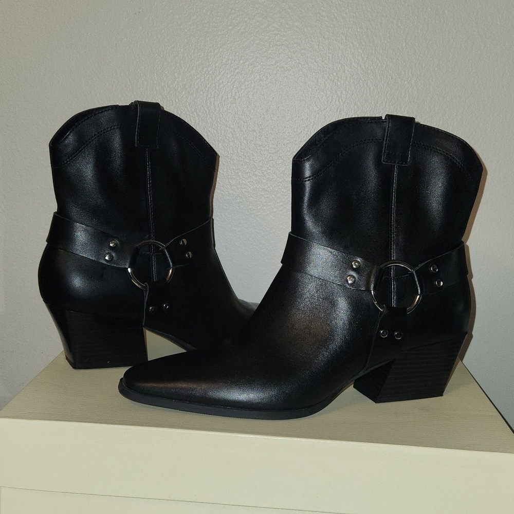OPEN EDIT  Size 10M.   ANKLE BOOTS BLACK.